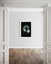Laden Sie das Bild in den Galerie-Viewer, fragile shades papierflieger paper dart - 2022 Murten Festival Schweiz Swiss Musée de Morat / Museum Murten (signed + Frame)