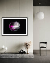 Laden Sie das Bild in den Galerie-Viewer, Hidden Places Weisse Vase / White vase 2020 (signed + Frame)