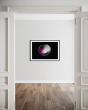 Laden Sie das Bild in den Galerie-Viewer, Hidden Places Weisse Vase / White vase 2020 (signed + Frame)