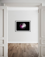 Laden Sie das Bild in den Galerie-Viewer, Hidden Places Weisse Vase / White vase 2020 (signed + Frame)
